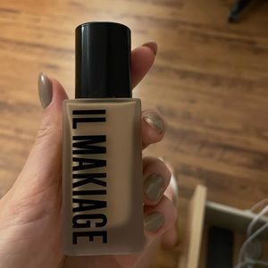 Selling IL MAKIAGE foundation. Used 2 times